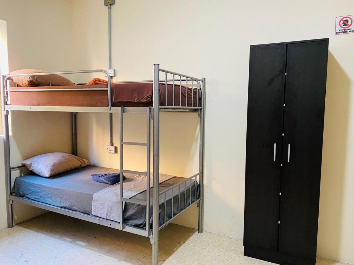 Ommi Hostel Saint Julian's Екстер'єр фото
