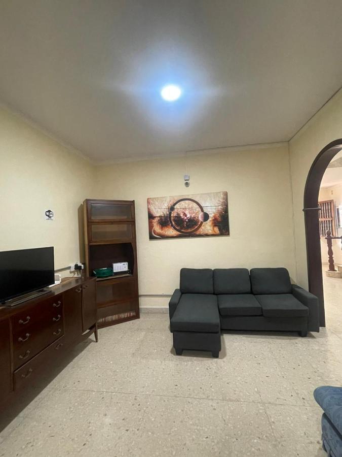 Ommi Hostel Saint Julian's Екстер'єр фото